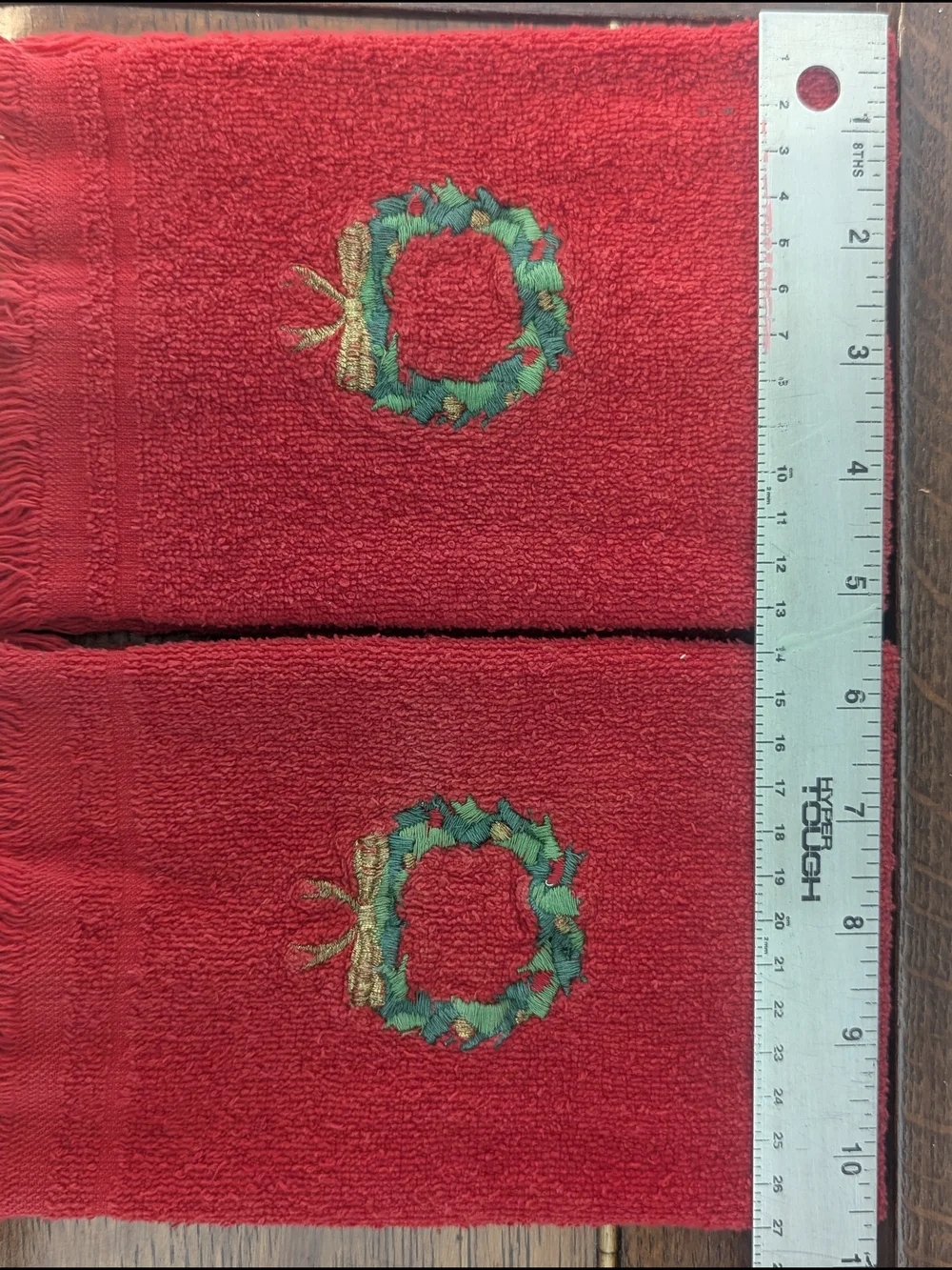 Red Christmas Wreath Fringed Guest Towels - Set of 2 Vintage